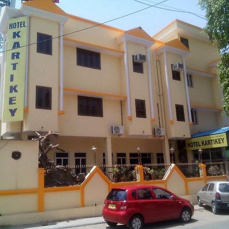 Hotel Kartikey Jaipur Exteriör bild