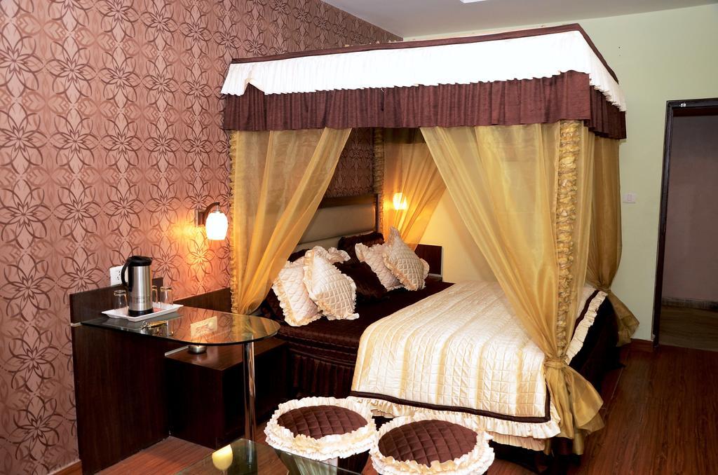 Hotel Kartikey Jaipur Exteriör bild